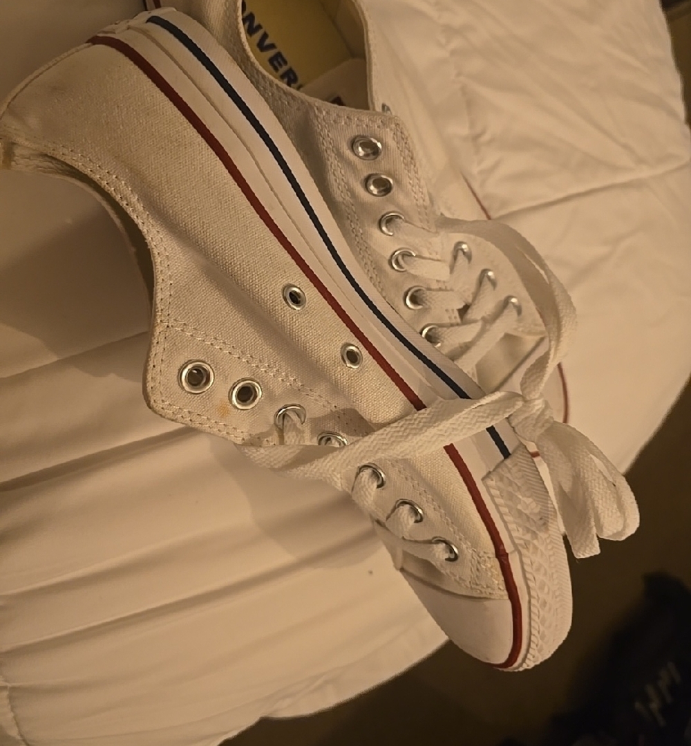 Converse White Canvas Low-Top  Chuck  with Red Trim - Picture 5 of 7